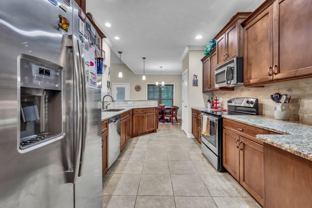 101 Vannoak Dr, Clarksville, TN 37043