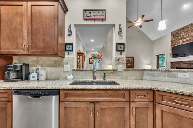101 Vannoak Dr, Clarksville, TN 37043