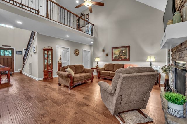 101 Vannoak Dr, Clarksville, TN 37043