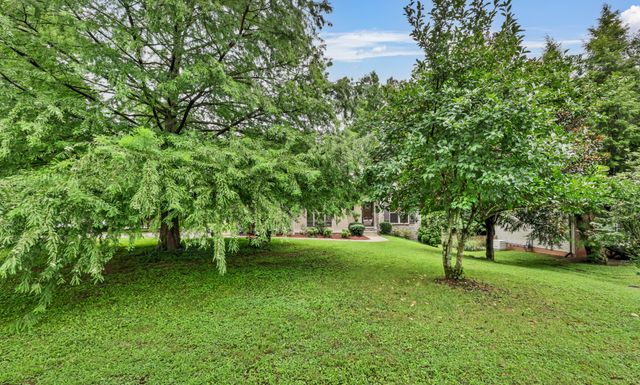 101 Vannoak Dr, Clarksville, TN 37043