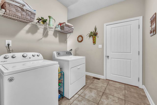 101 Vannoak Dr, Clarksville, TN 37043