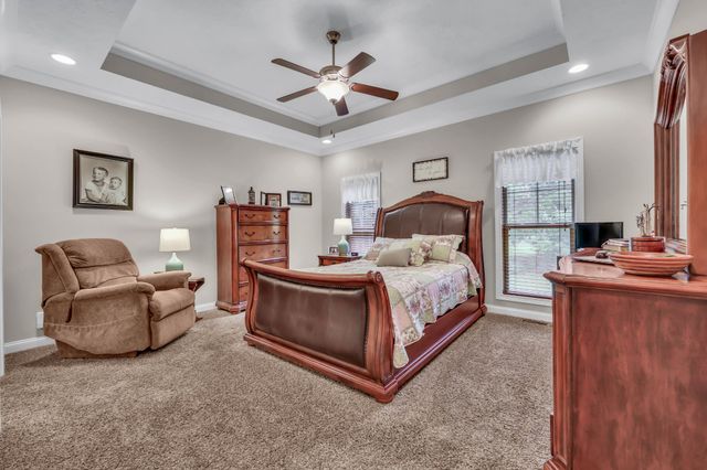 101 Vannoak Dr, Clarksville, TN 37043