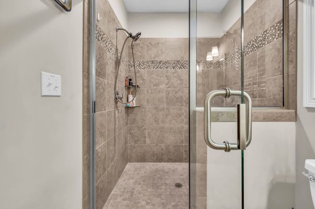 101 Vannoak Dr, Clarksville, TN 37043