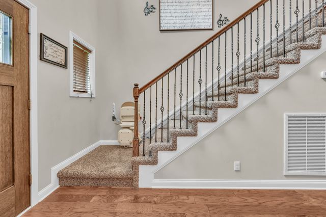 101 Vannoak Dr, Clarksville, TN 37043