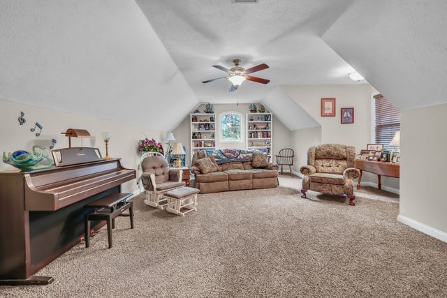 101 Vannoak Dr, Clarksville, TN 37043