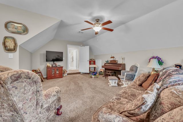 101 Vannoak Dr, Clarksville, TN 37043