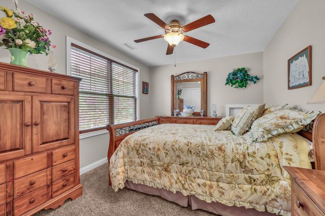 101 Vannoak Dr, Clarksville, TN 37043