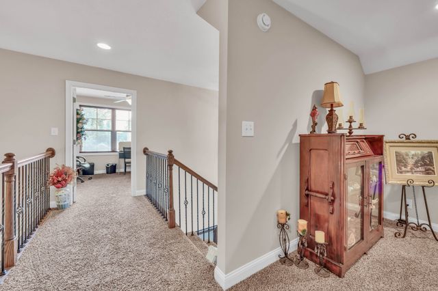 101 Vannoak Dr, Clarksville, TN 37043