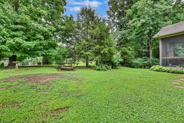 101 Vannoak Dr, Clarksville, TN 37043