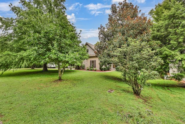 101 Vannoak Dr, Clarksville, TN 37043