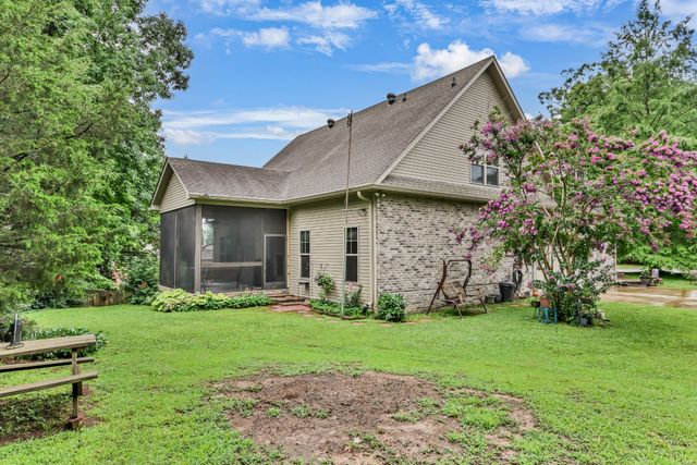 101 Vannoak Dr, Clarksville, TN 37043