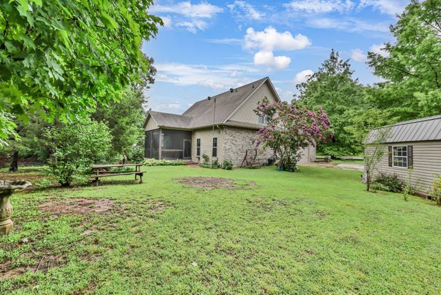 101 Vannoak Dr, Clarksville, TN 37043
