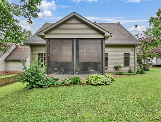 101 Vannoak Dr, Clarksville, TN 37043