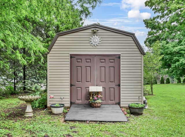 101 Vannoak Dr, Clarksville, TN 37043