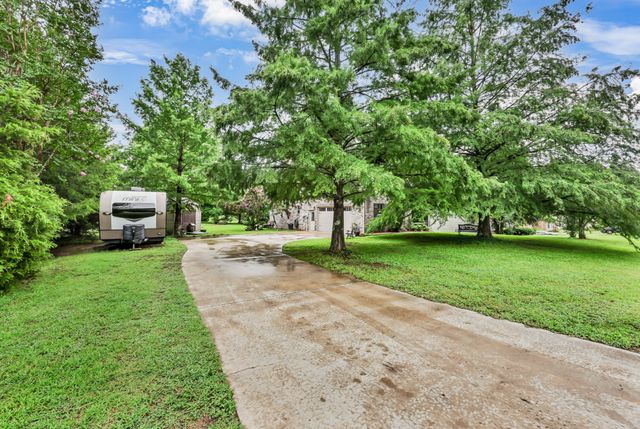 101 Vannoak Dr, Clarksville, TN 37043