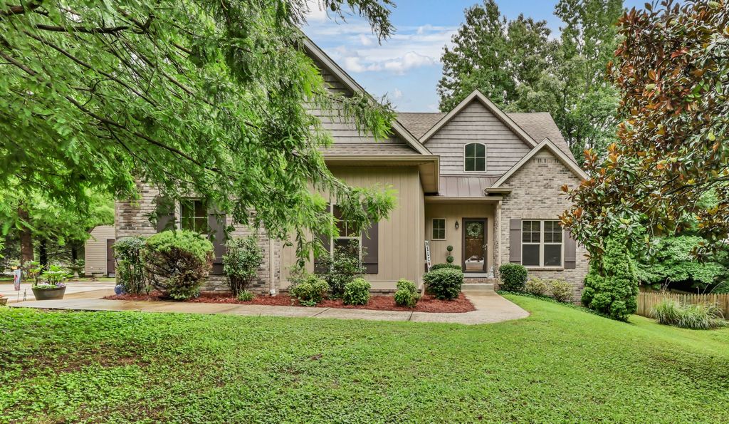 101 Vannoak Dr, Clarksville, TN 37043