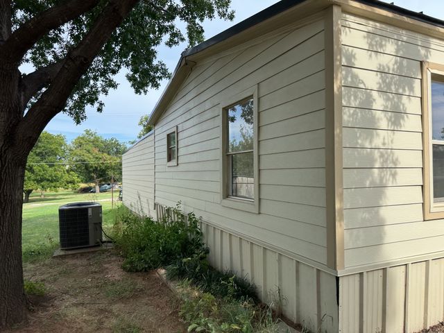 608 N Browning Street, Seymour, TX 76380