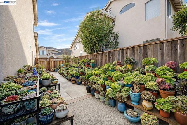15100 Shining Star Ln, San Leandro, CA 94579