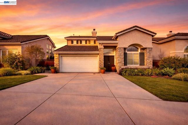 15100 Shining Star Ln, San Leandro, CA 94579