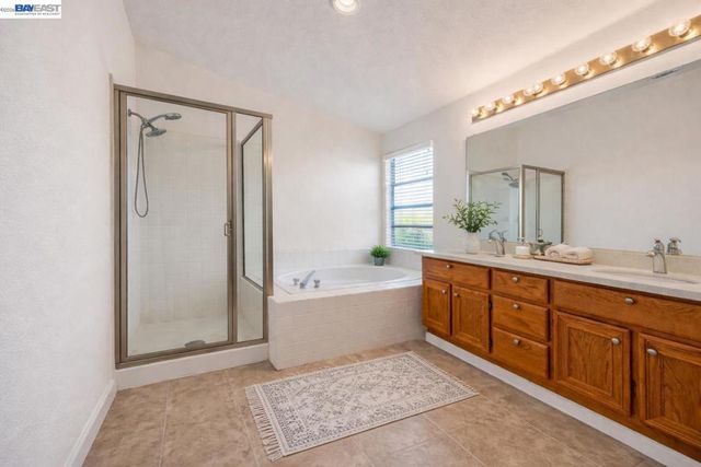15100 Shining Star Ln, San Leandro, CA 94579