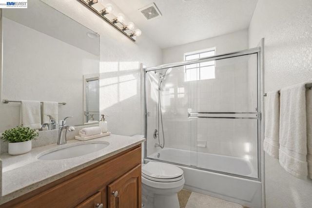 15100 Shining Star Ln, San Leandro, CA 94579