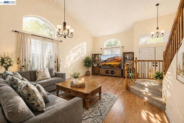 15100 Shining Star Ln, San Leandro, CA 94579