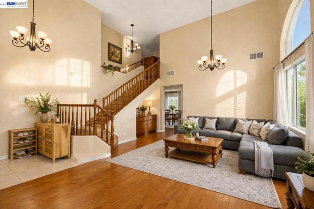 15100 Shining Star Ln, San Leandro, CA 94579