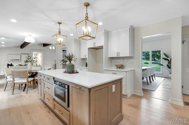 15 Meadowbrook Country Club Estate, Ballwin, MO 63011
