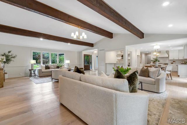 15 Meadowbrook Country Club Estate, Ballwin, MO 63011
