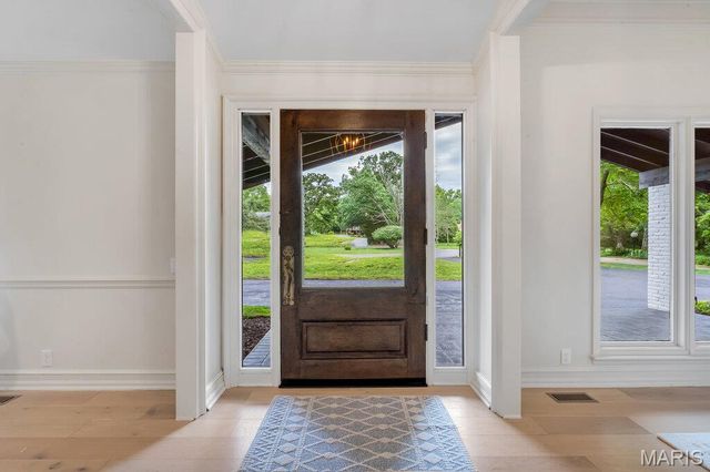 15 Meadowbrook Country Club Estate, Ballwin, MO 63011