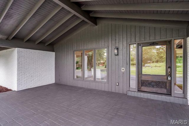 15 Meadowbrook Country Club Estate, Ballwin, MO 63011