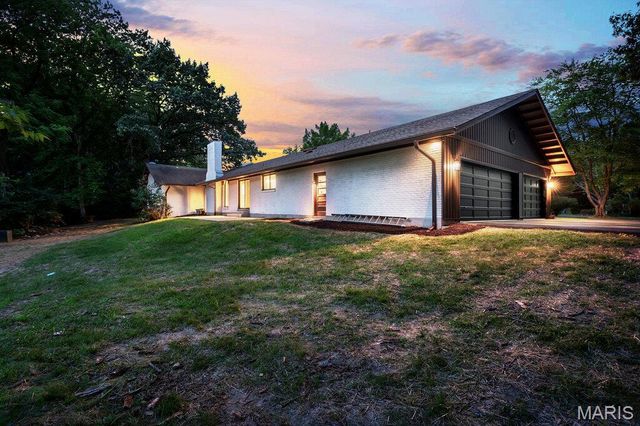 15 Meadowbrook Country Club Estate, Ballwin, MO 63011