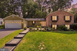 9641 CINNAMON CREEK DR, Vienna, VA 22182