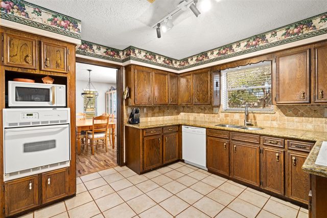 357 W Castle Harbour Drive, Friendswood, TX 77546