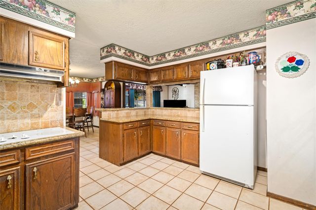 357 W Castle Harbour Drive, Friendswood, TX 77546