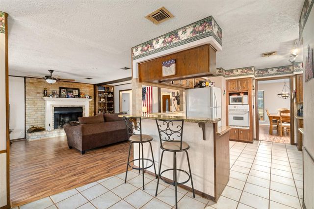 357 W Castle Harbour Drive, Friendswood, TX 77546