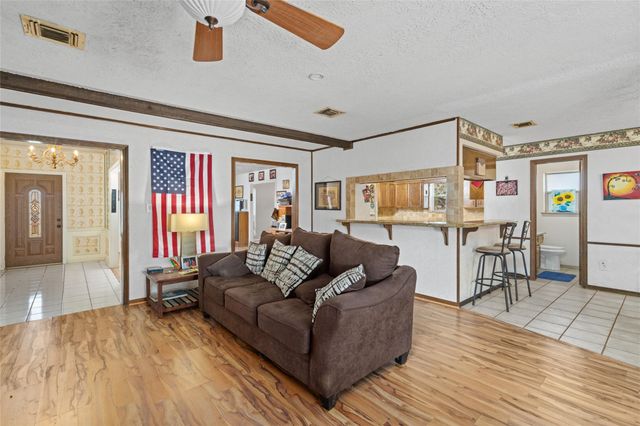 357 W Castle Harbour Drive, Friendswood, TX 77546