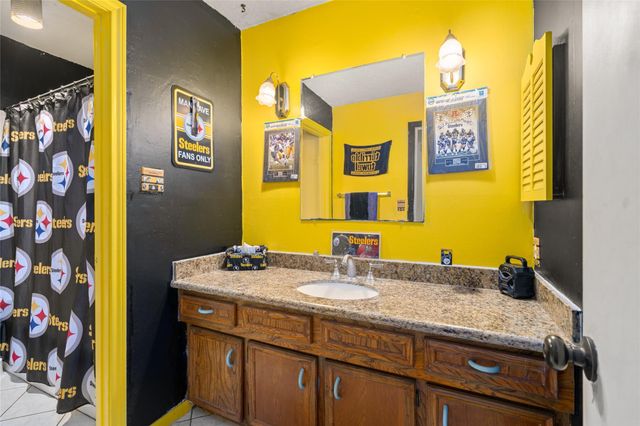 357 W Castle Harbour Drive, Friendswood, TX 77546