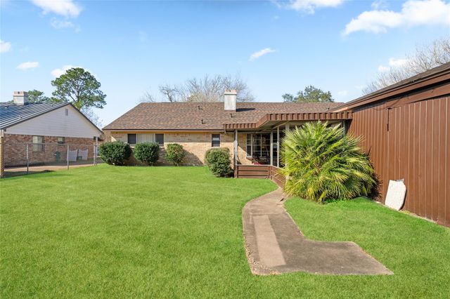 357 W Castle Harbour Drive, Friendswood, TX 77546