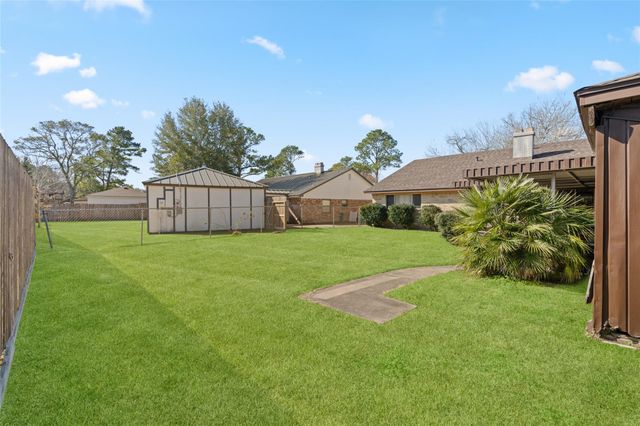 357 W Castle Harbour Drive, Friendswood, TX 77546