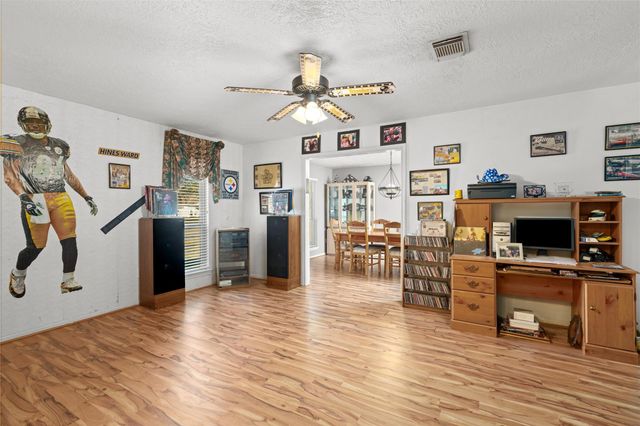 357 W Castle Harbour Drive, Friendswood, TX 77546