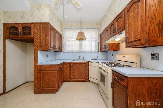 1120 Madison Hill Road, Clark, NJ 07066
