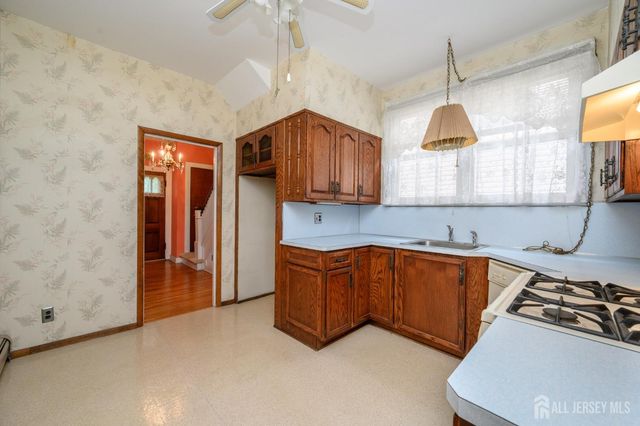 1120 Madison Hill Road, Clark, NJ 07066
