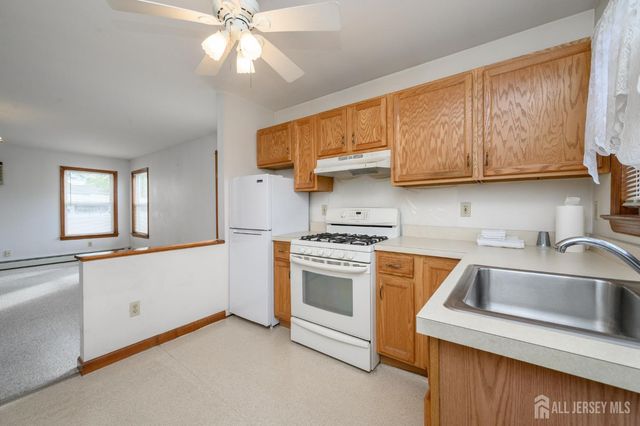 1120 Madison Hill Road, Clark, NJ 07066