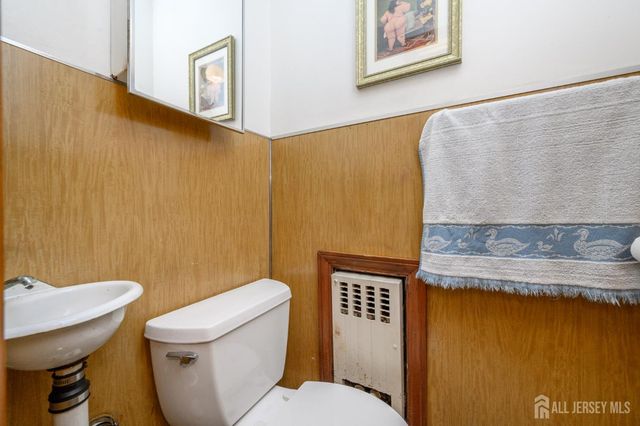 1120 Madison Hill Road, Clark, NJ 07066
