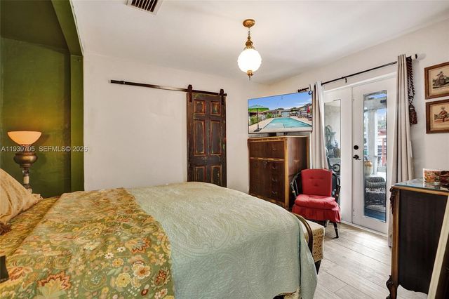 3030 NW 5th St, Miami, FL 33125