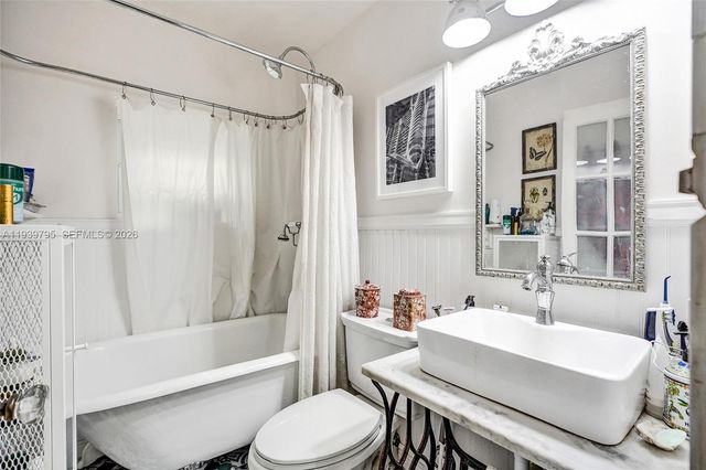 3030 NW 5th St, Miami, FL 33125