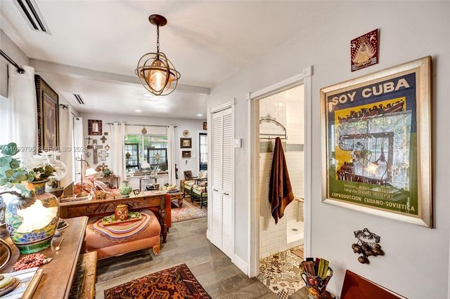 3030 NW 5th St, Miami, FL 33125