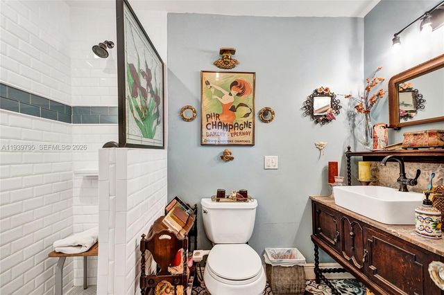 3030 NW 5th St, Miami, FL 33125