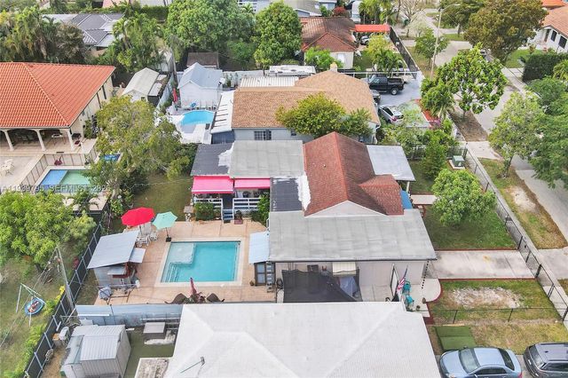 3030 NW 5th St, Miami, FL 33125